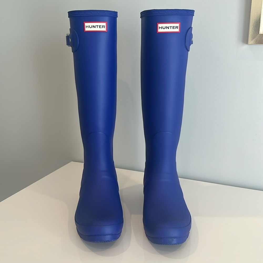 Tall Matte Hunter Boots in Blue size 9